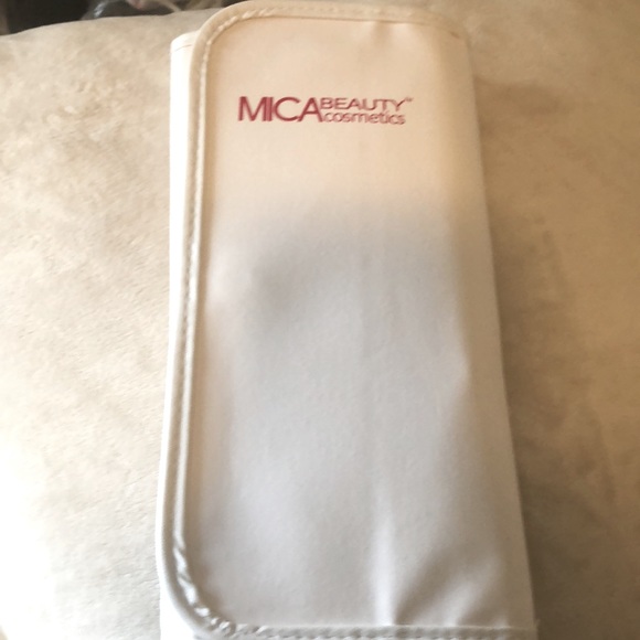 Mica Beauty Deluxe Brush Set New! - Picture 4 of 7